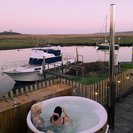 Hot Tub With A View - Christchurch Harbour Екстериор снимка