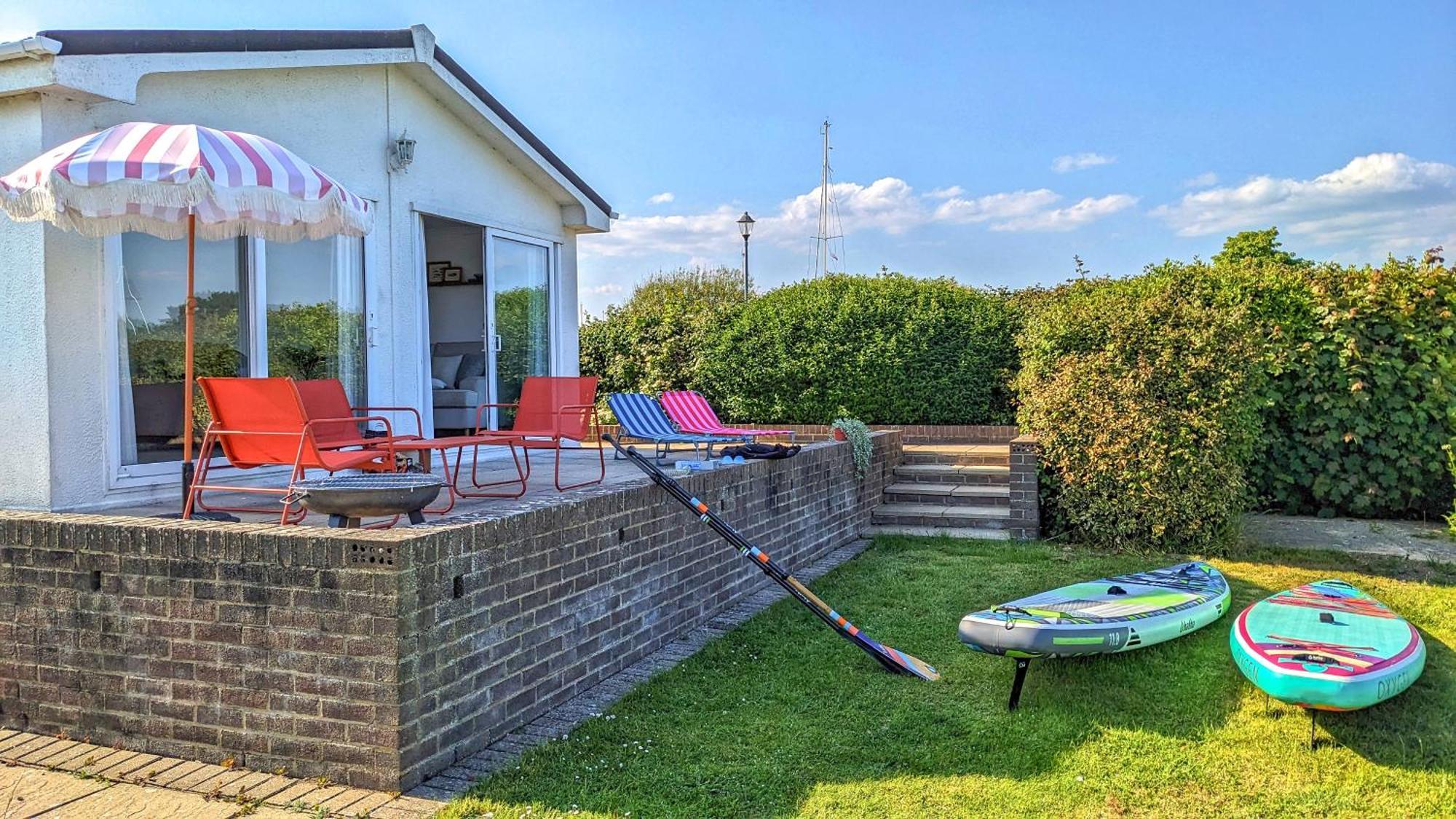 Hot Tub With A View - Christchurch Harbour Екстериор снимка