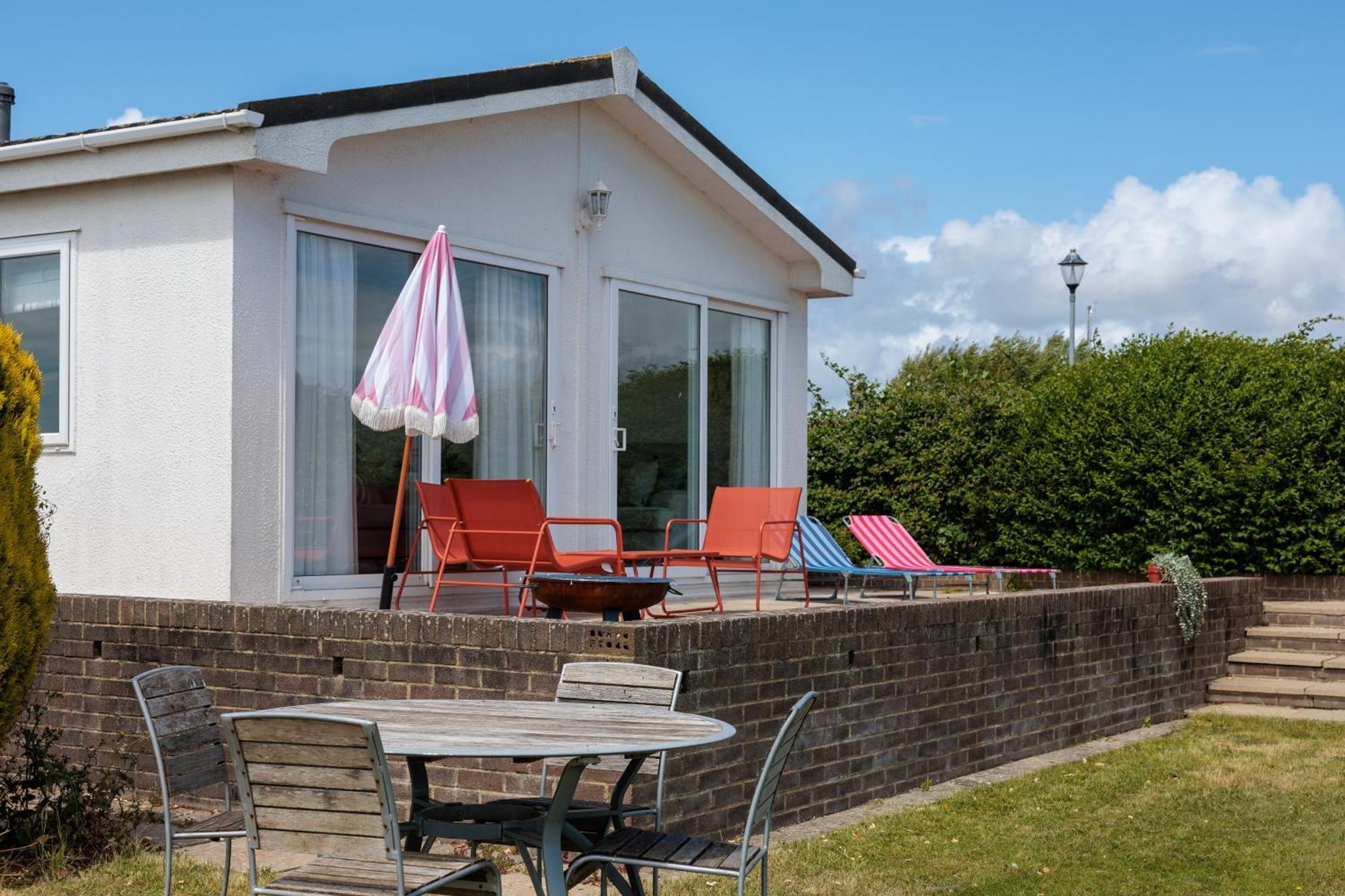 Hot Tub With A View - Christchurch Harbour Екстериор снимка