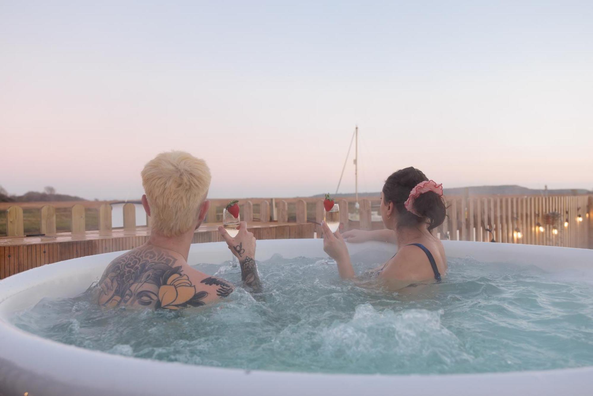 Hot Tub With A View - Christchurch Harbour Екстериор снимка