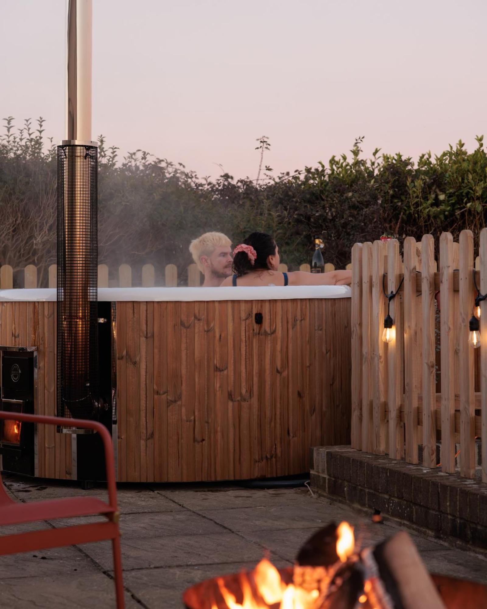 Hot Tub With A View - Christchurch Harbour Екстериор снимка